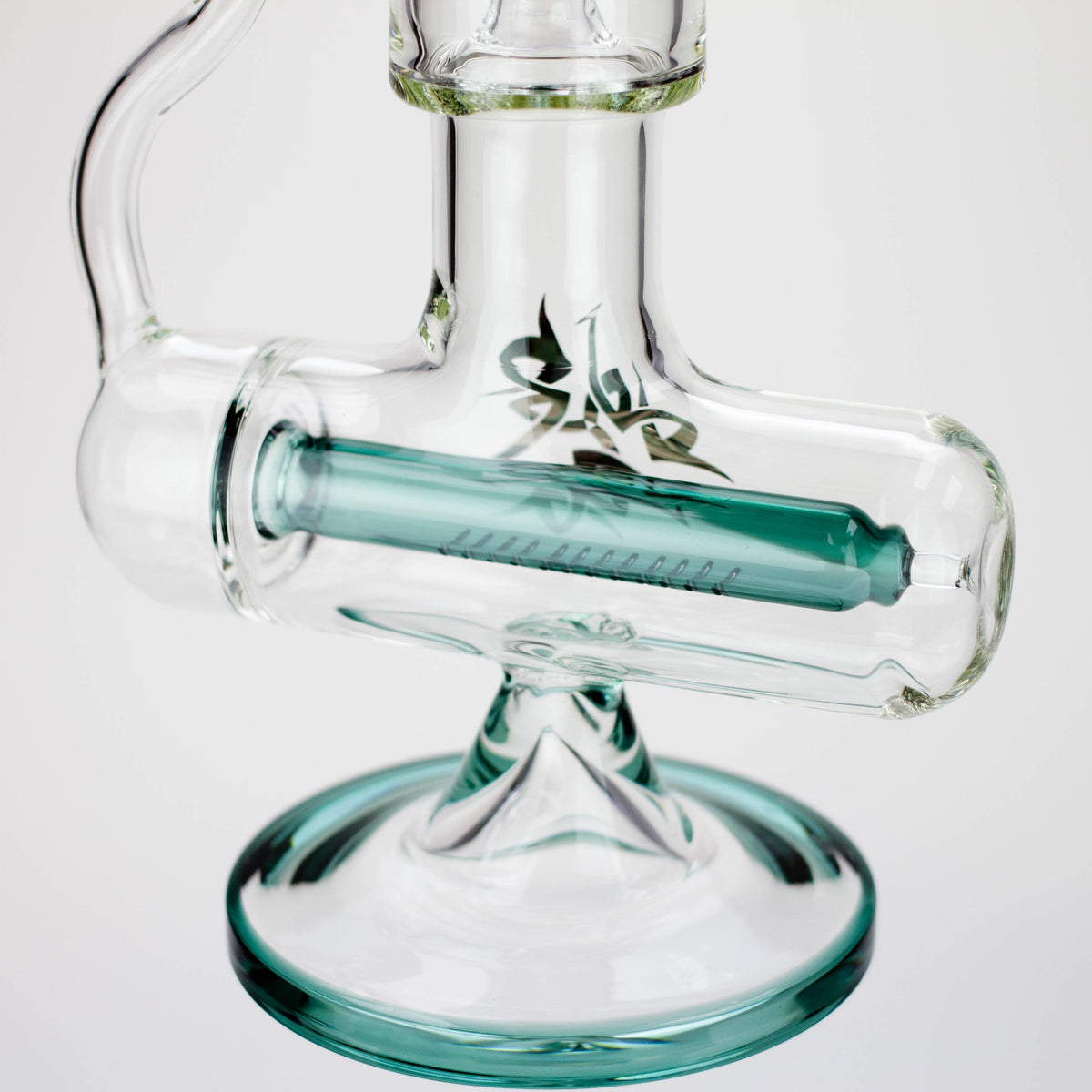 Inline Diffuser on the AQUA 21 inch Dab Rig Hybrid with Showerhead Percolator