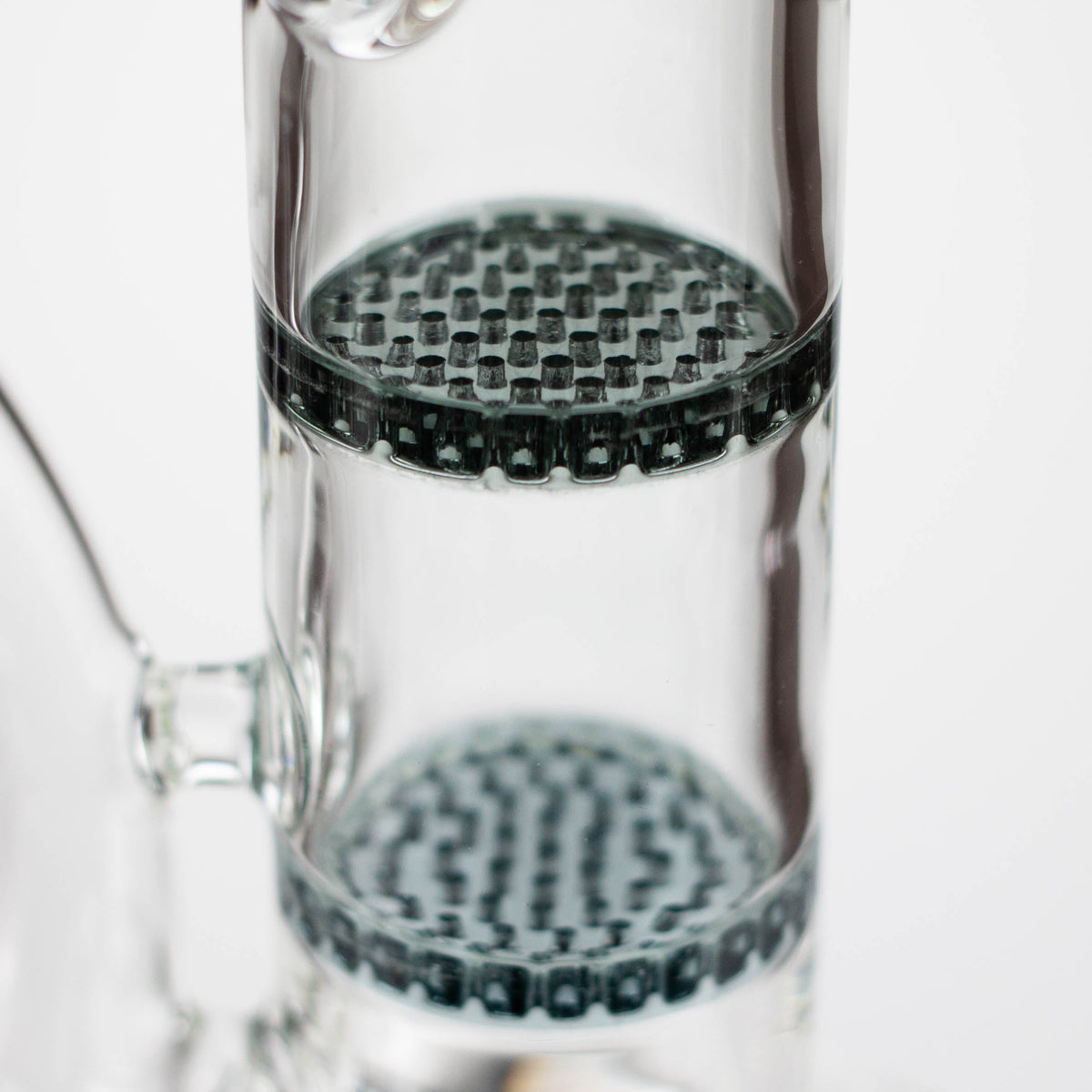 AQUA | 10" Dual Honeycomb Dab Rig In Black - Extreme Close Up