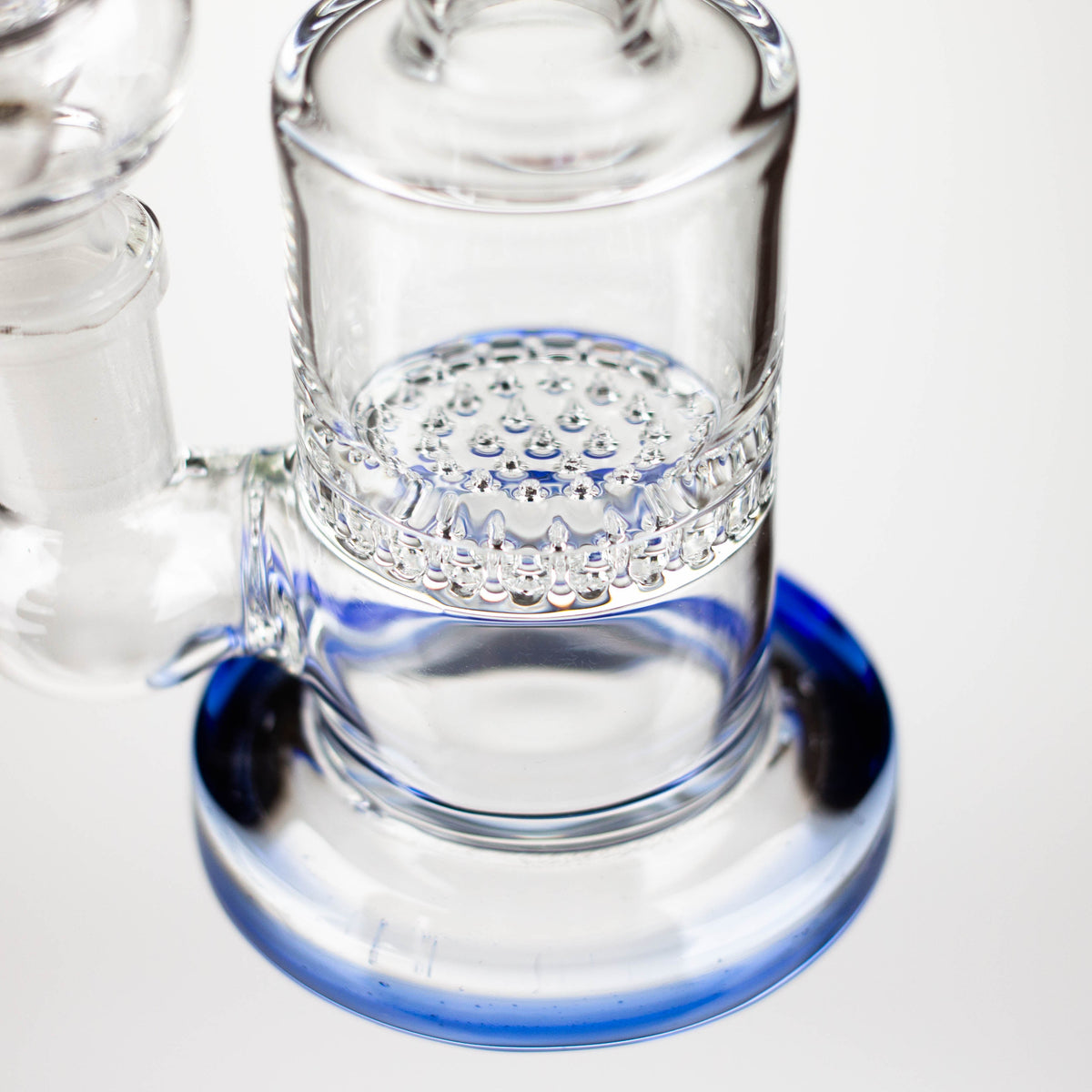 7" Bent Neck Bubbler with Honeycomb Diffuser Close Up View of Base in blue