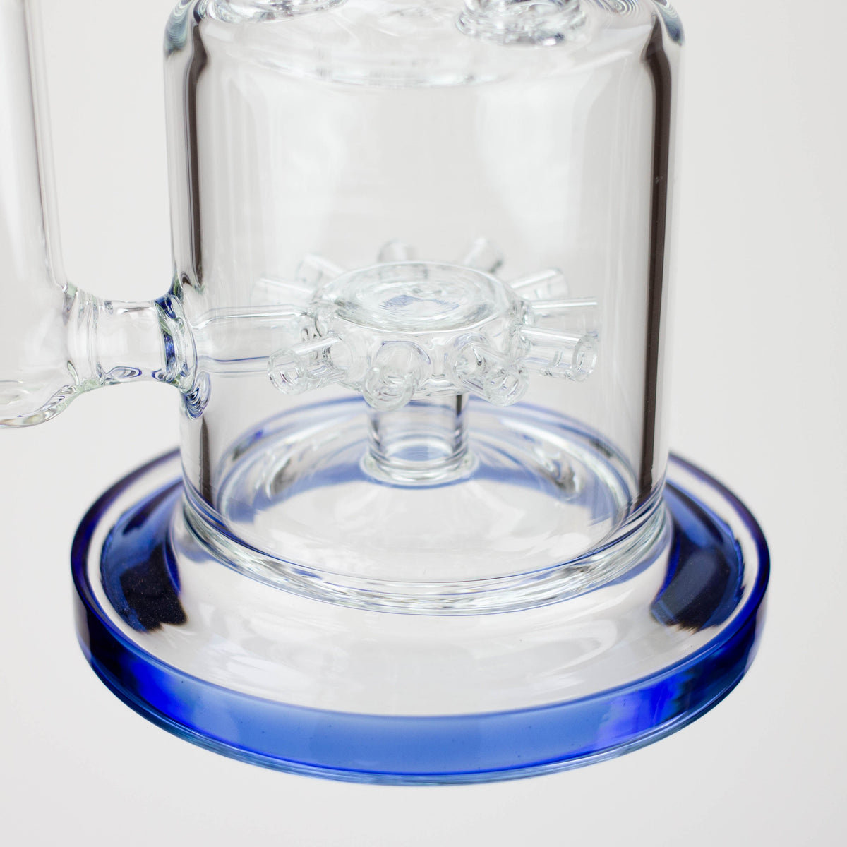 Base of the H2O 21 inch Straight Tube Percolator Bong in Blue