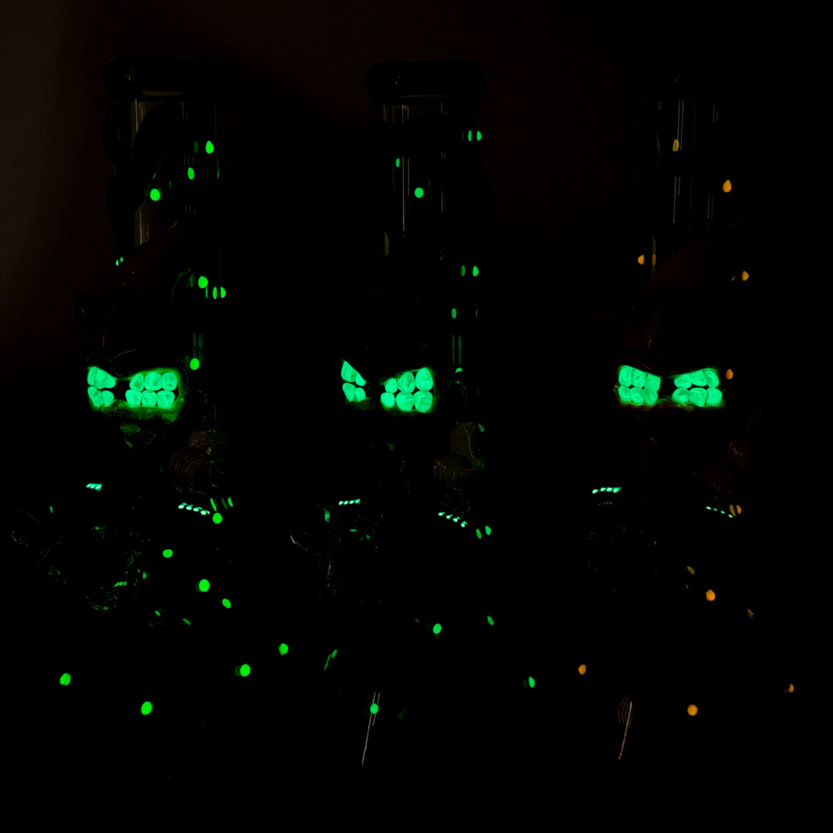 Glow In The Dark Bananabudz Beaker Bong
