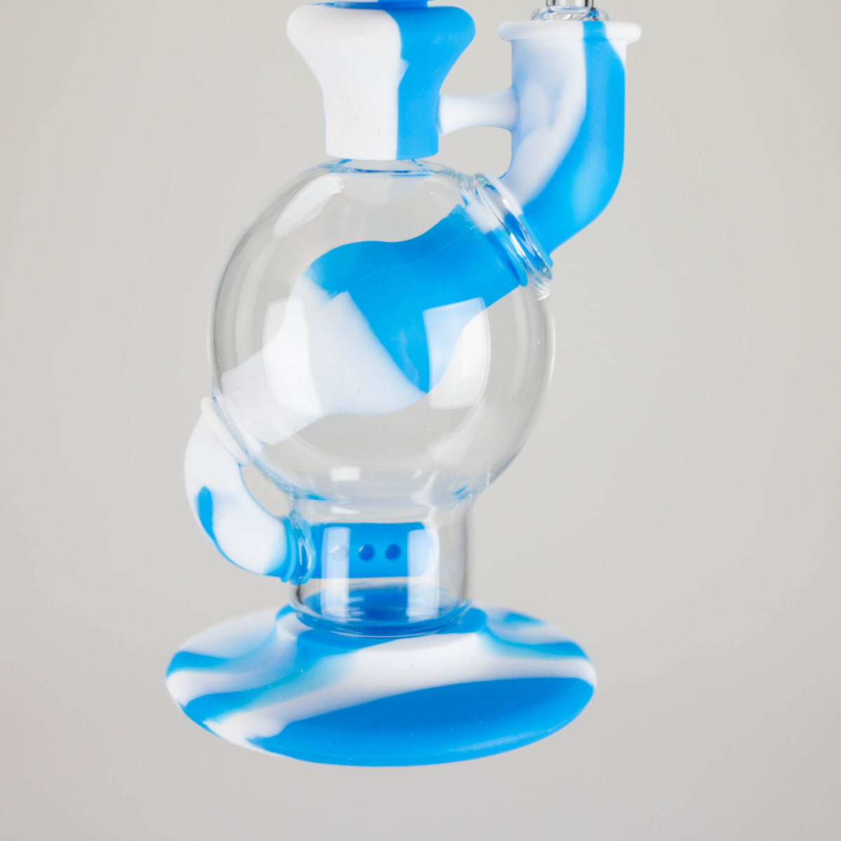 Clear Glass Body of the Dabware Platinum Incycler Silicone Dab Rig