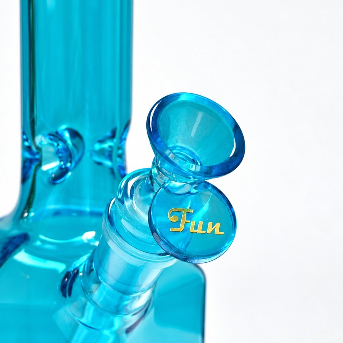 Detail of the Blue Hex Appeal bowl fitted in its downstem, showing the round handle with gold Ftn lettering