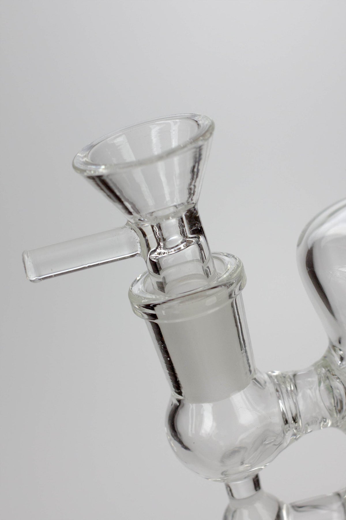 6" Skirt dab rig with 3-Hole Diffuser Bowl piece