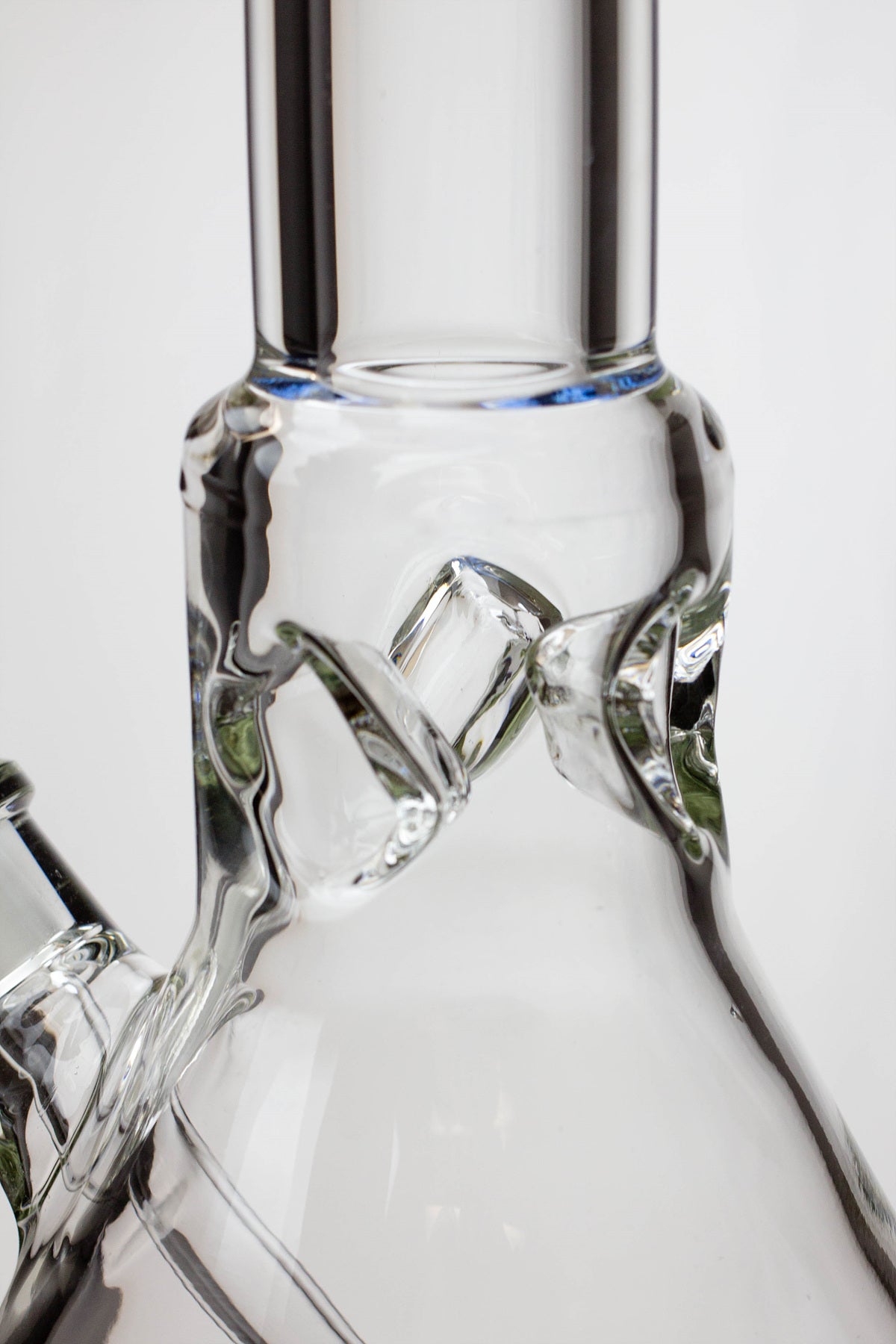 Ultra Close Up of Genie 23 inch big glass beaker bong with 3 pinched ice catcher