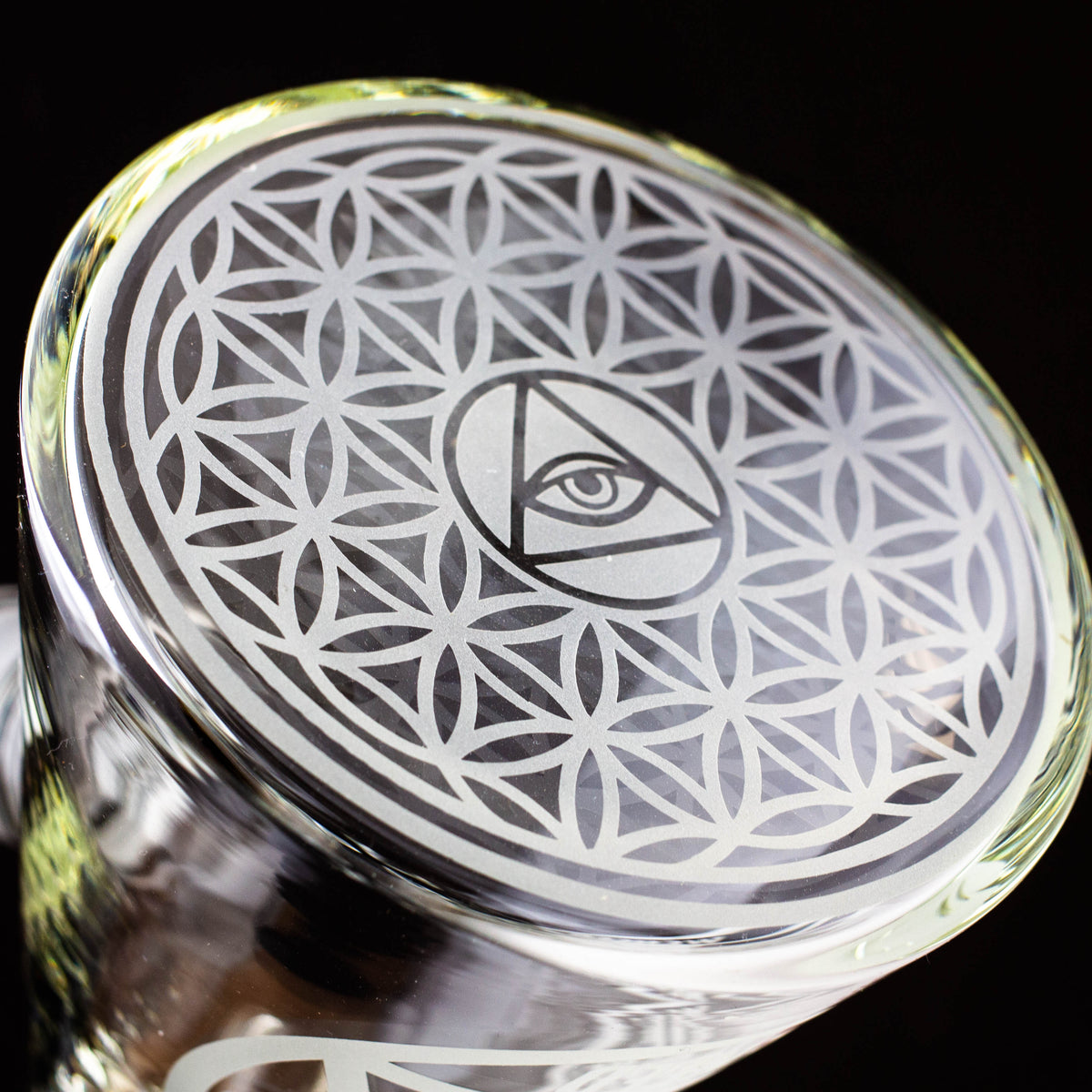 Bottom view of WENEED Vector Grid Beaker Bong base.